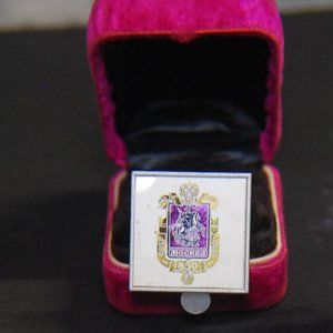 Russian City Anniversary lapel pin, small chip in top left corner